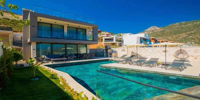 خانه ویلایی مدرن همراه با استخر