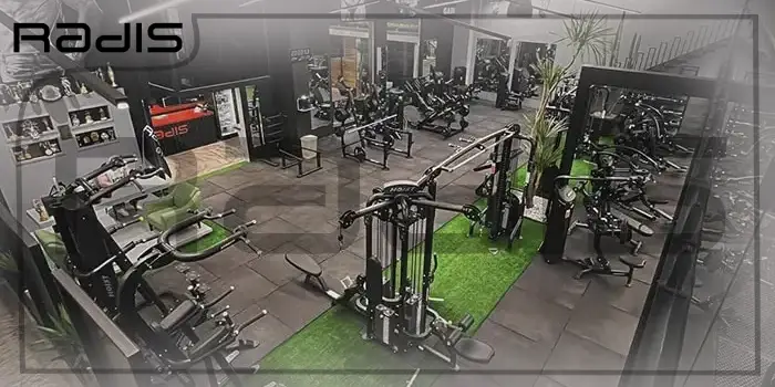 باشگاه ورزشی رادیس در شهرک هشت بهشت