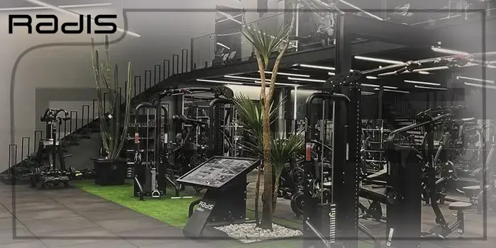 باشگاه ورزشی رادیس در شهرک هشت بهشت